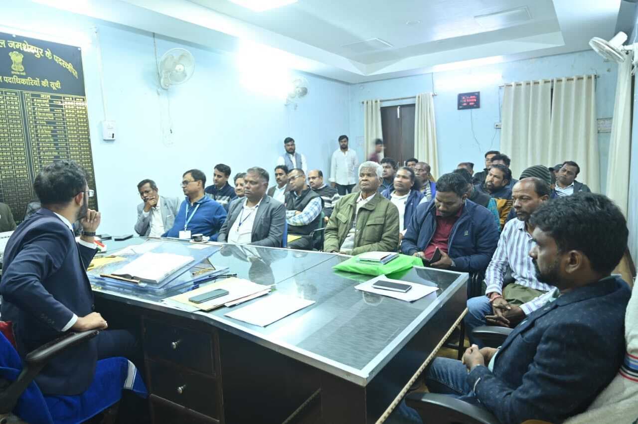 East Singhbhum News : नरवा पहाड़ माइंस में सात दिनों से चल रहा कार्य बहिष्कार होगा समाप्त