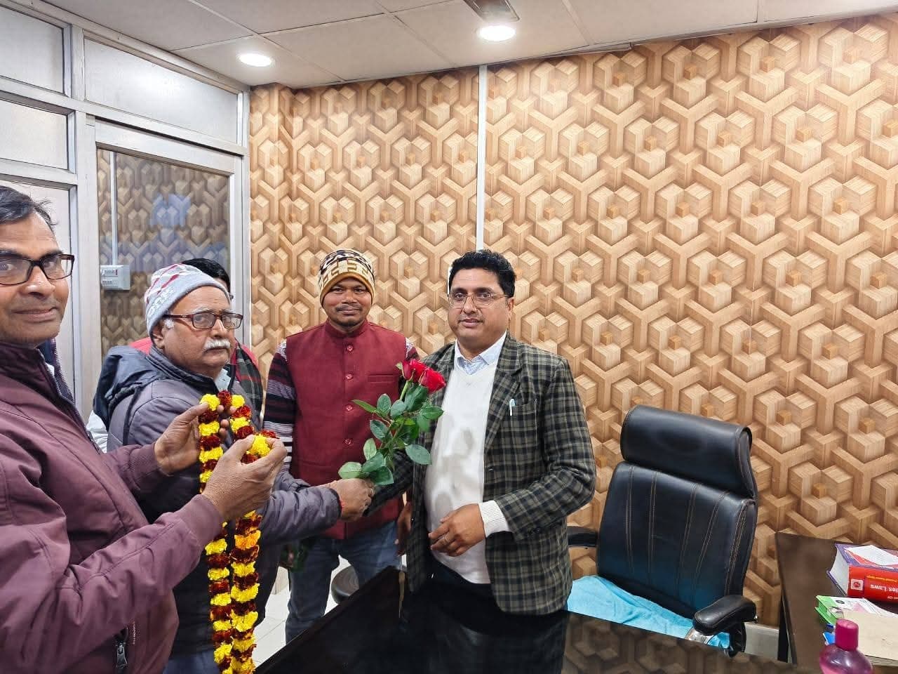 नारायण मेडिकल कॉलेज हॉस्पिटल के प्राचार्य बने डॉ पुनीत, लोगों ने दी बधाई