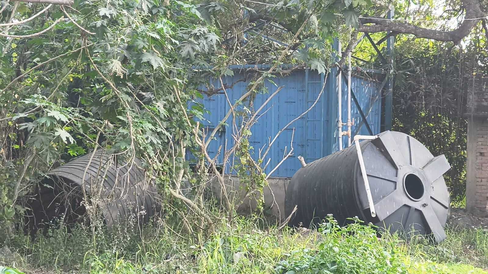 लाखों खर्च के बाद भी ग्रामीण को नल जल का नहीं मिल रहा एक बूंद पानी