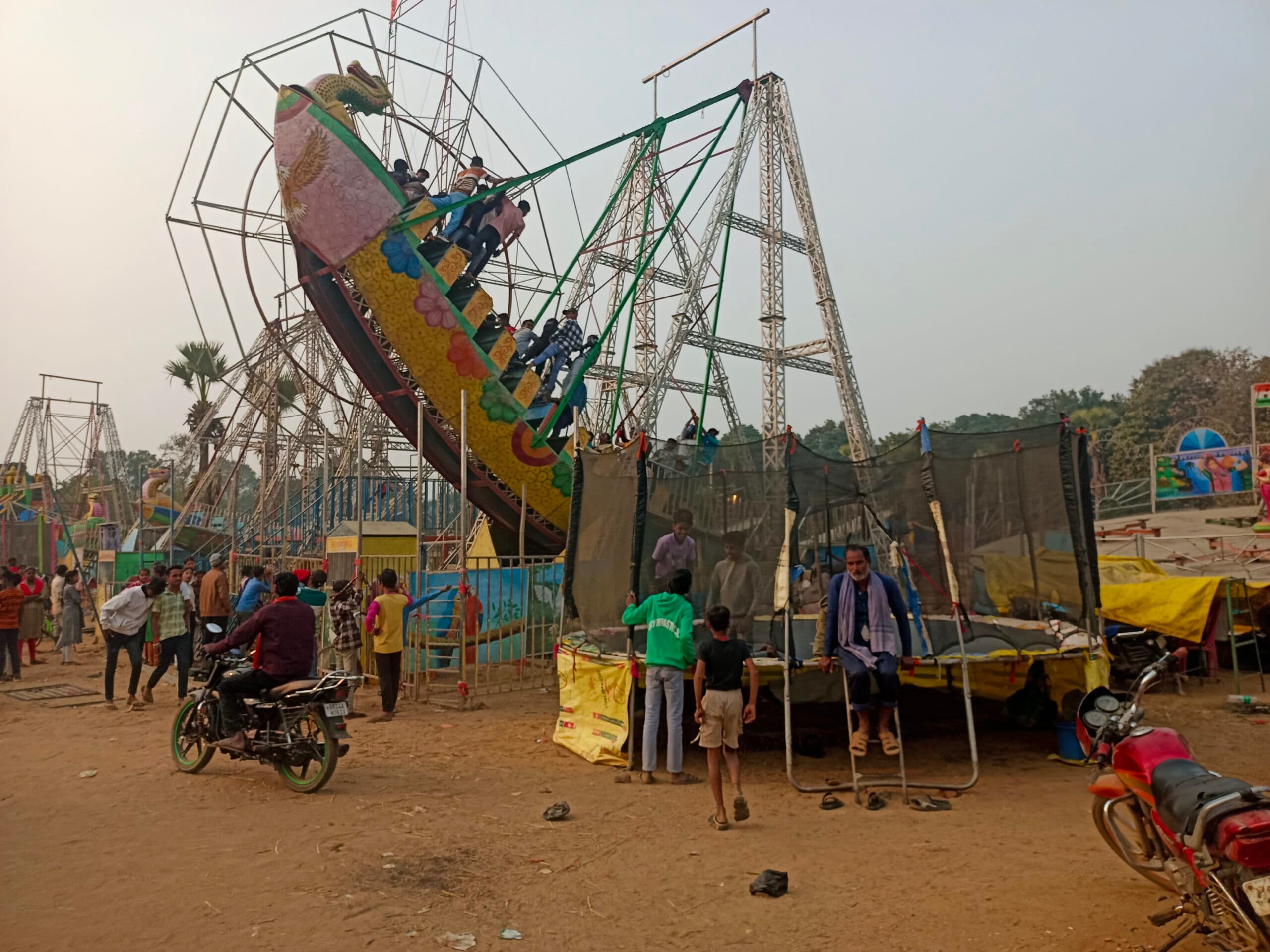 तीर्थ्रकॉल में परंपरा की मेले की तैयारी जोरों पर