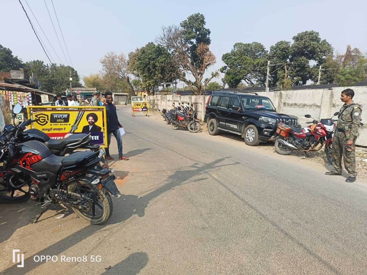 बिना हेलमेट के 14 बाइक चालकों का काटा चालान