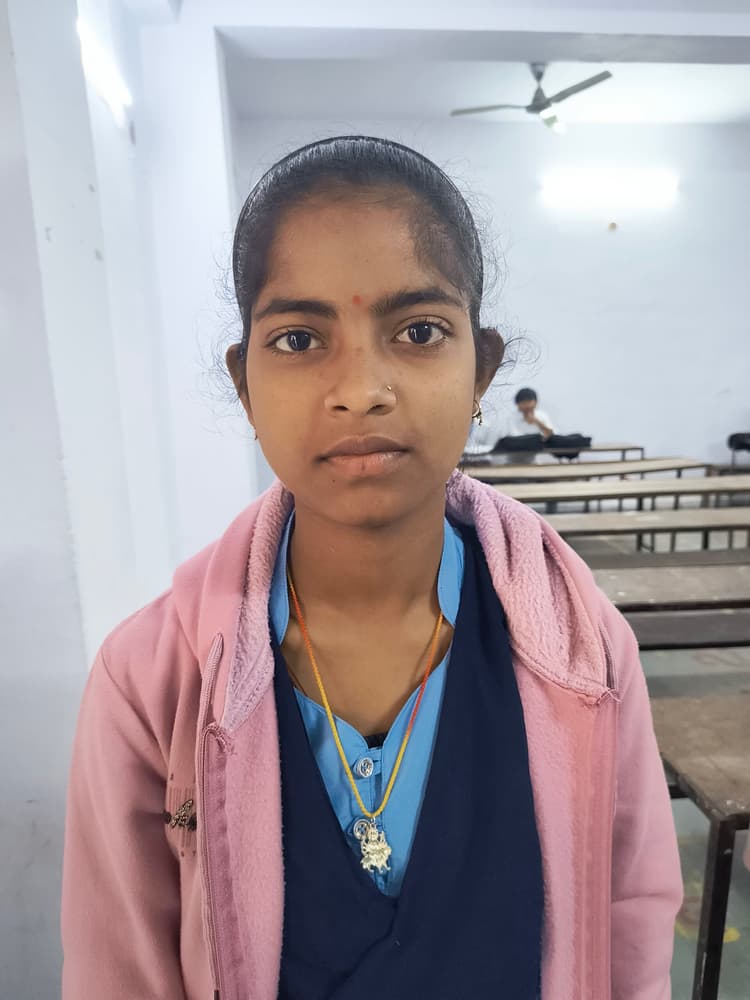 श्रीदुर्गा प्लस टू स्कूल में संस्कृत, बायोलॉजी व केमेस्ट्री के शिक्षक नहीं