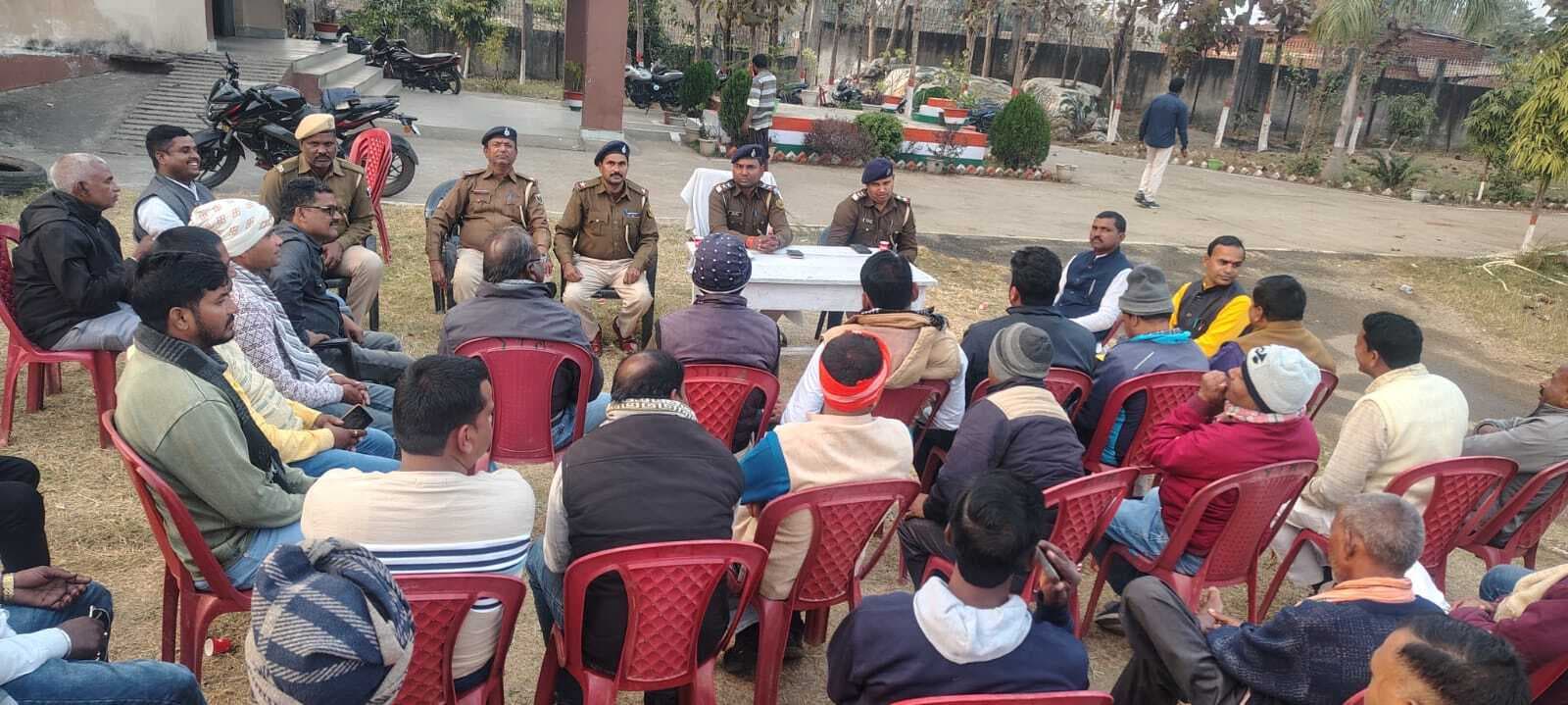 पूजा पंडाल या जुलूस में अश्लील व फूहड़ गाने बजाने पर विधि-सम्मत कार्रवाई