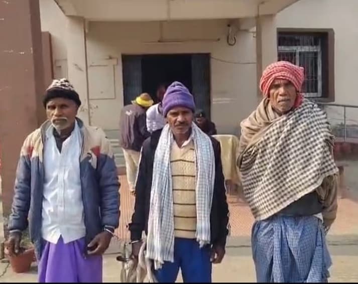 चौडाढ़ गांव से तीन वारंटी गिरफ्तार, गया जेल