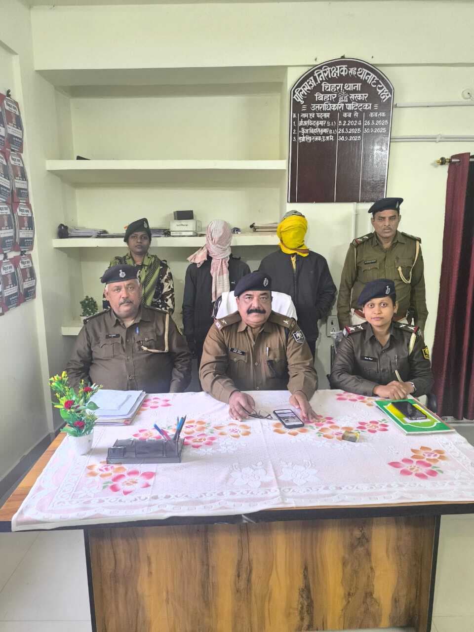 कार व दो बाइकों से 393 लीटर विदेशी शराब बरामद, -दो तस्कर गिरफ्तार