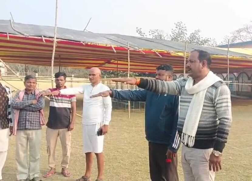 ग्रामीणों को नशा मुक्ति को लेकर दिलायी गयी शपथ