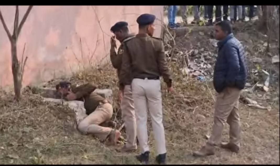 Darbhanga News: मेडिकल चेकअप के दौरान चकमा देकर अंडरग्राउंड नाले में जा छिपा कैदी