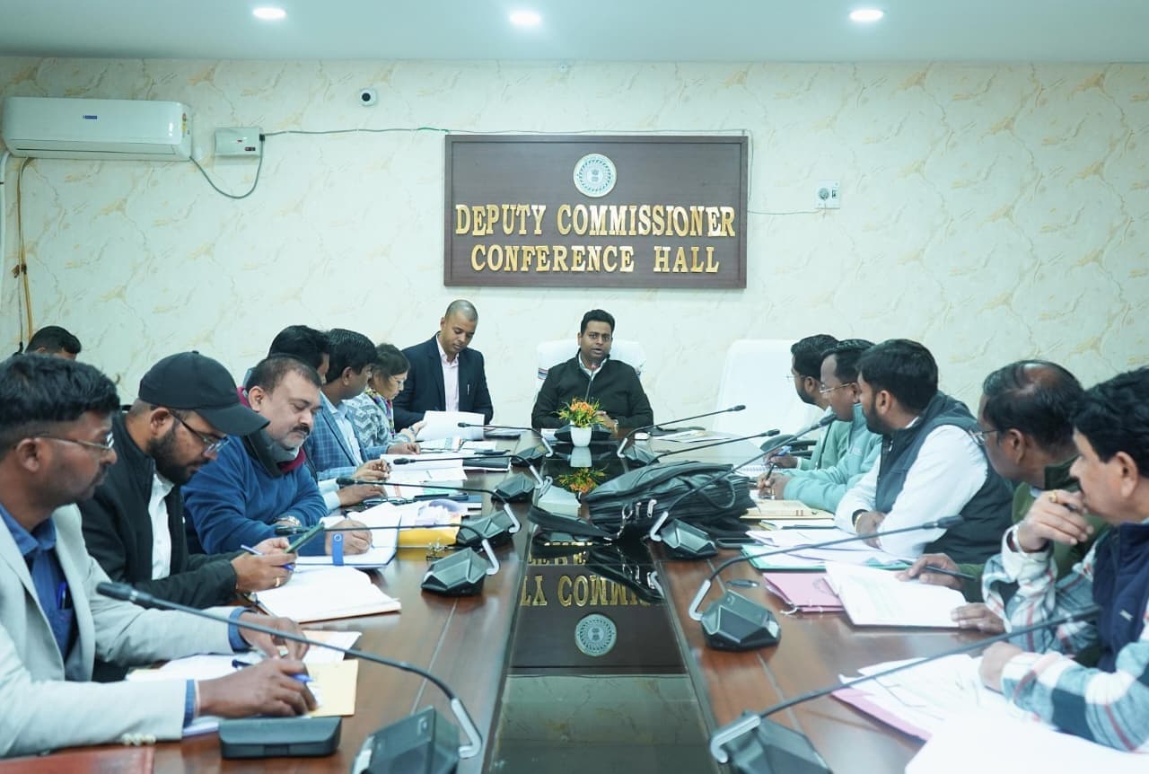 Chaibasa News : शून्य प्रगति वाली डीएमएफटी योजनाएं होंगी रद्द