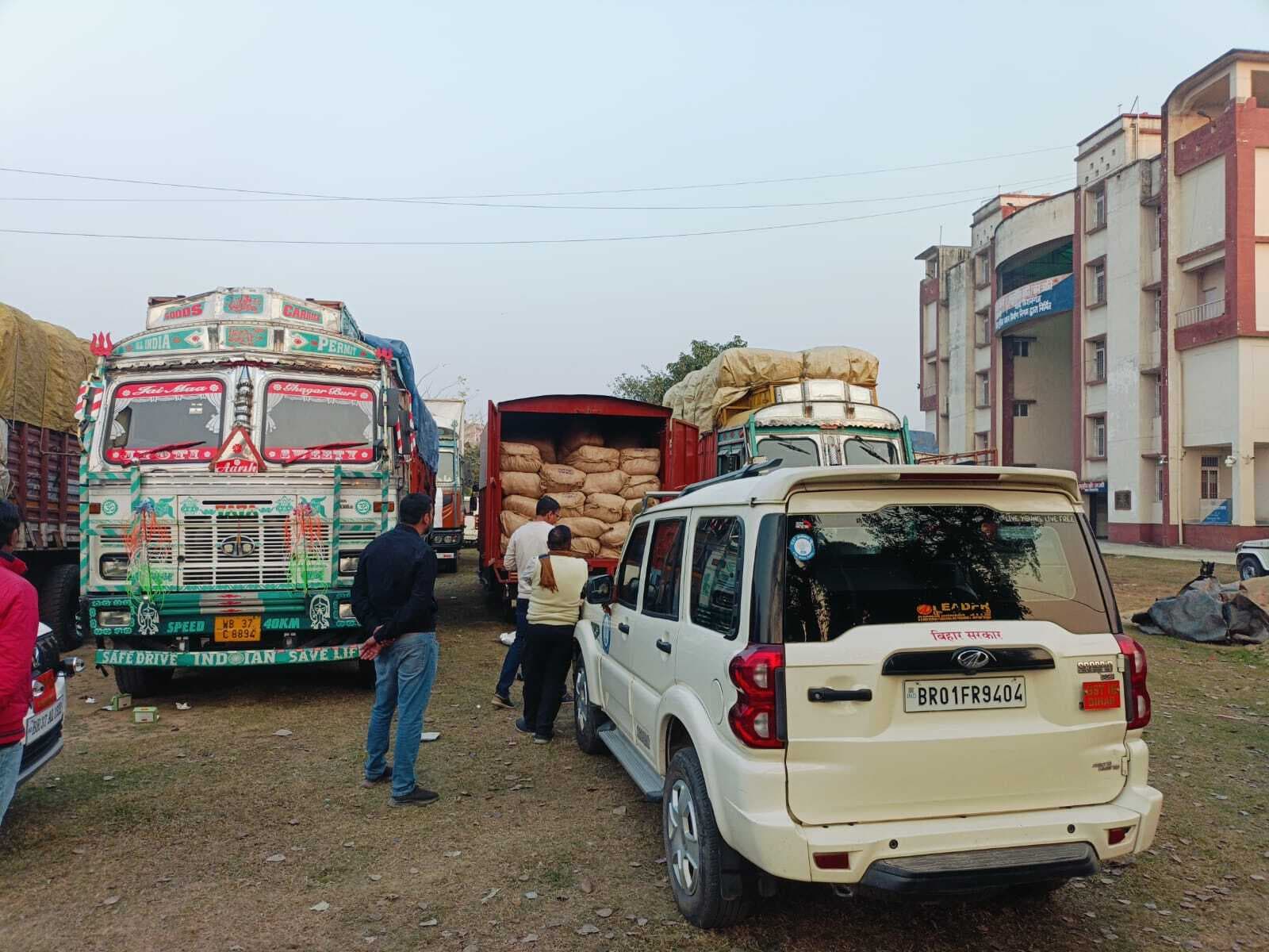 इंट्री माफियाओं के खिलाफ जिला प्रशासन सख्त, 23 ट्रक जब्त