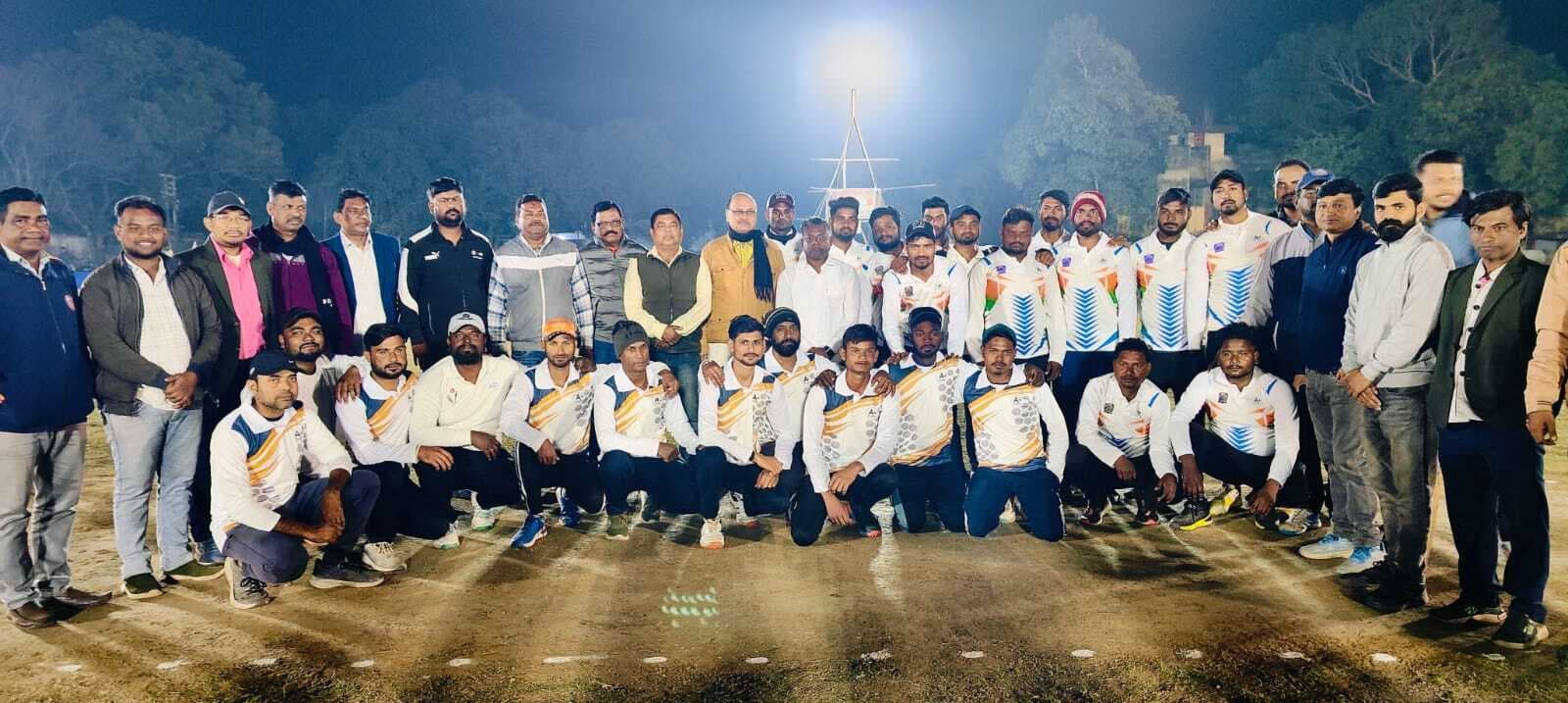 East Singhbhum News : चिराग इलेवन को एक रन से हरा मऊभंडार की टीम बनी चैंपियन