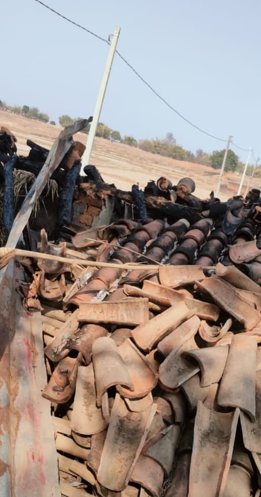 Giridih News: शॉर्ट-सर्किट से दो घरों में लगी आग, एक लाख का नुकसान