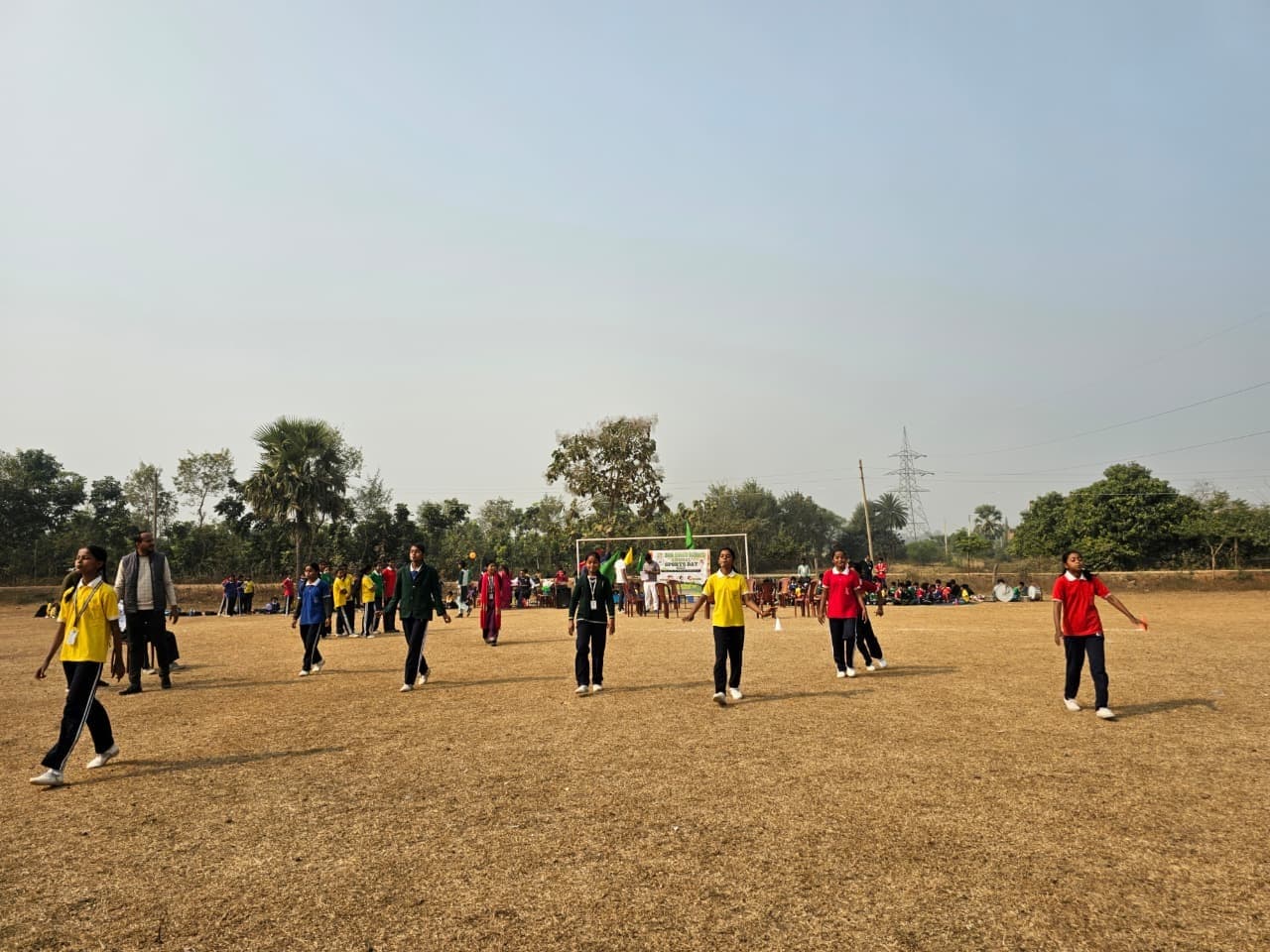 वार्षिक खेलकूद प्रतियोगिता में छात्र-छात्राओं ने लिया भाग