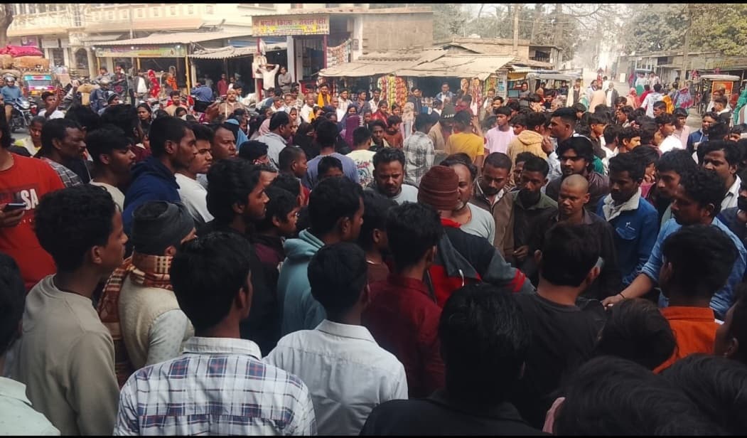 Samastipur News:एडमिट कार्ड नहीं मिलने से आहत मैट्रिक व इंटर के छात्र-छात्राओं ने किया सड़क जाम