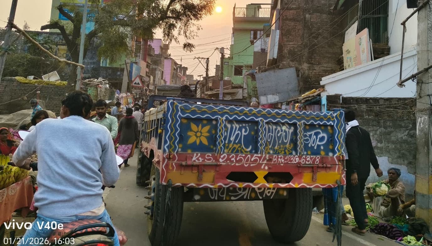 अतिक्रमण का ''अजगर'' निगल रहा समय, चंद मीटर की दूरी तय करने में लग रहे घंटों