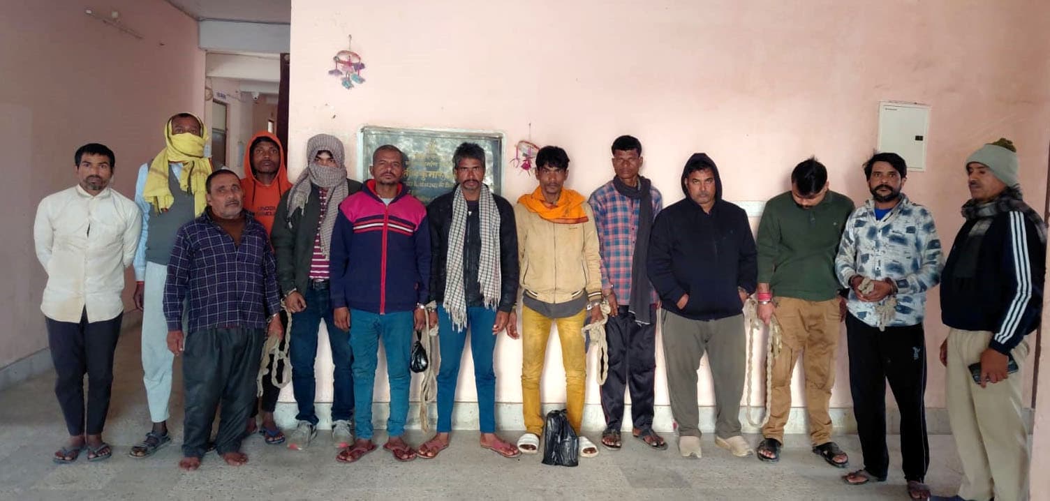 अलग-अलग जगहों से 12 शराबी गिरफ्तार