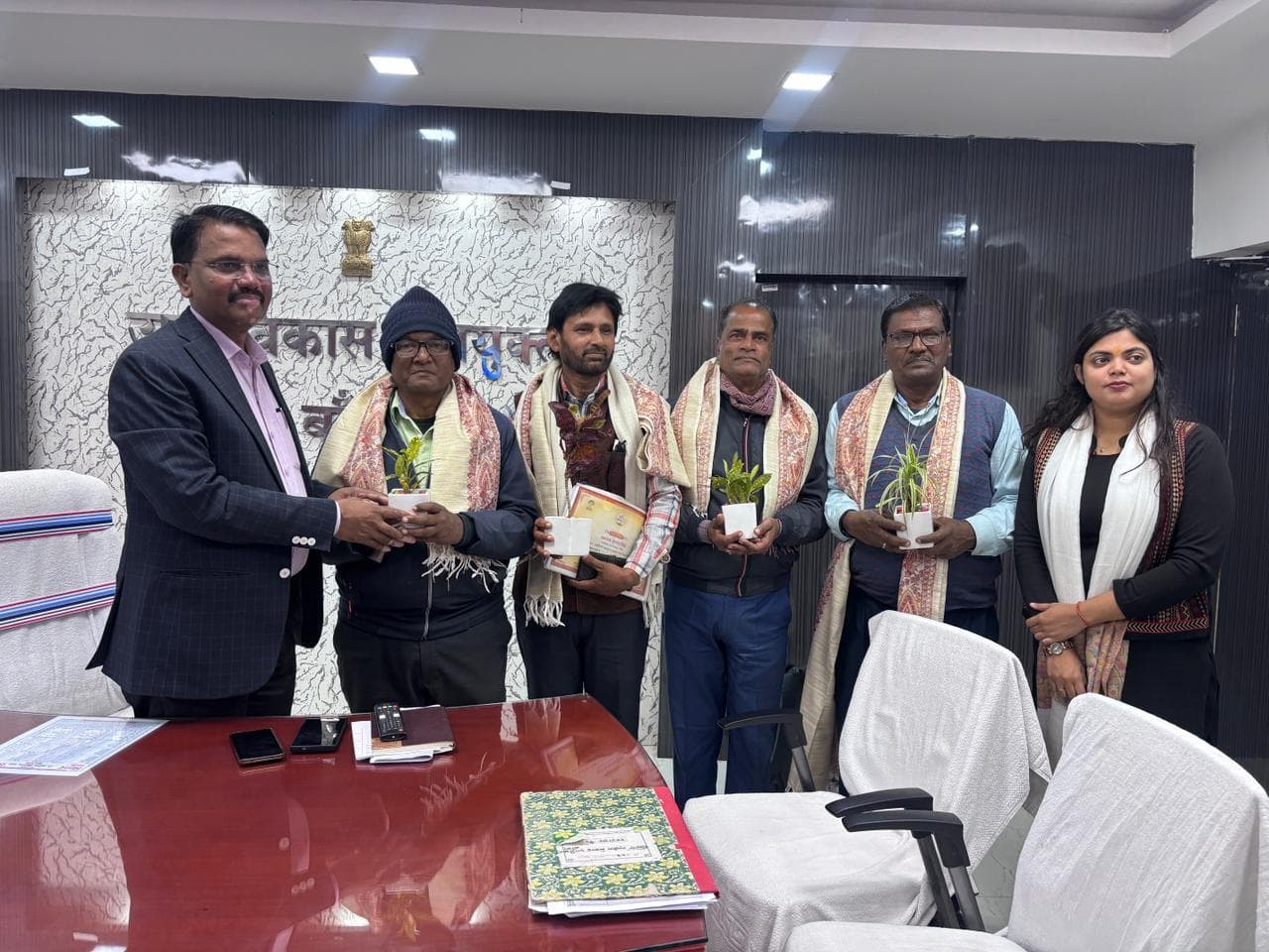 मुख्यमंत्री कलाकार पेंशन योजना में चयनित कलाकार सम्मानित