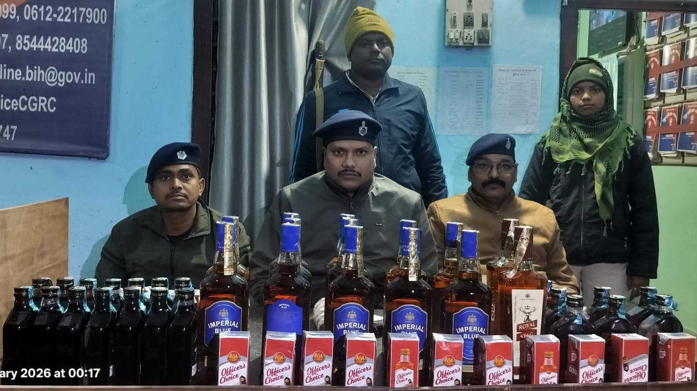 शराब के साथ तीन महिला तस्कर गिरफ्तार