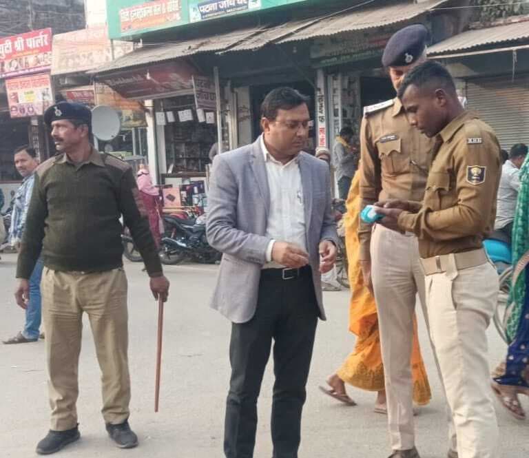 अवैध पार्किंग पर सख्ती, 58 वाहनों से वसूले गये 93 हजार रुपये