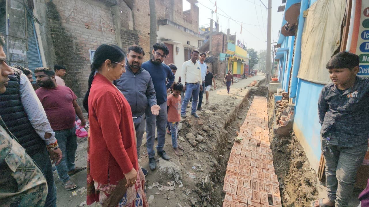 वार्ड में हो रहे विकास कार्य का मेयर ने लिया जायजा