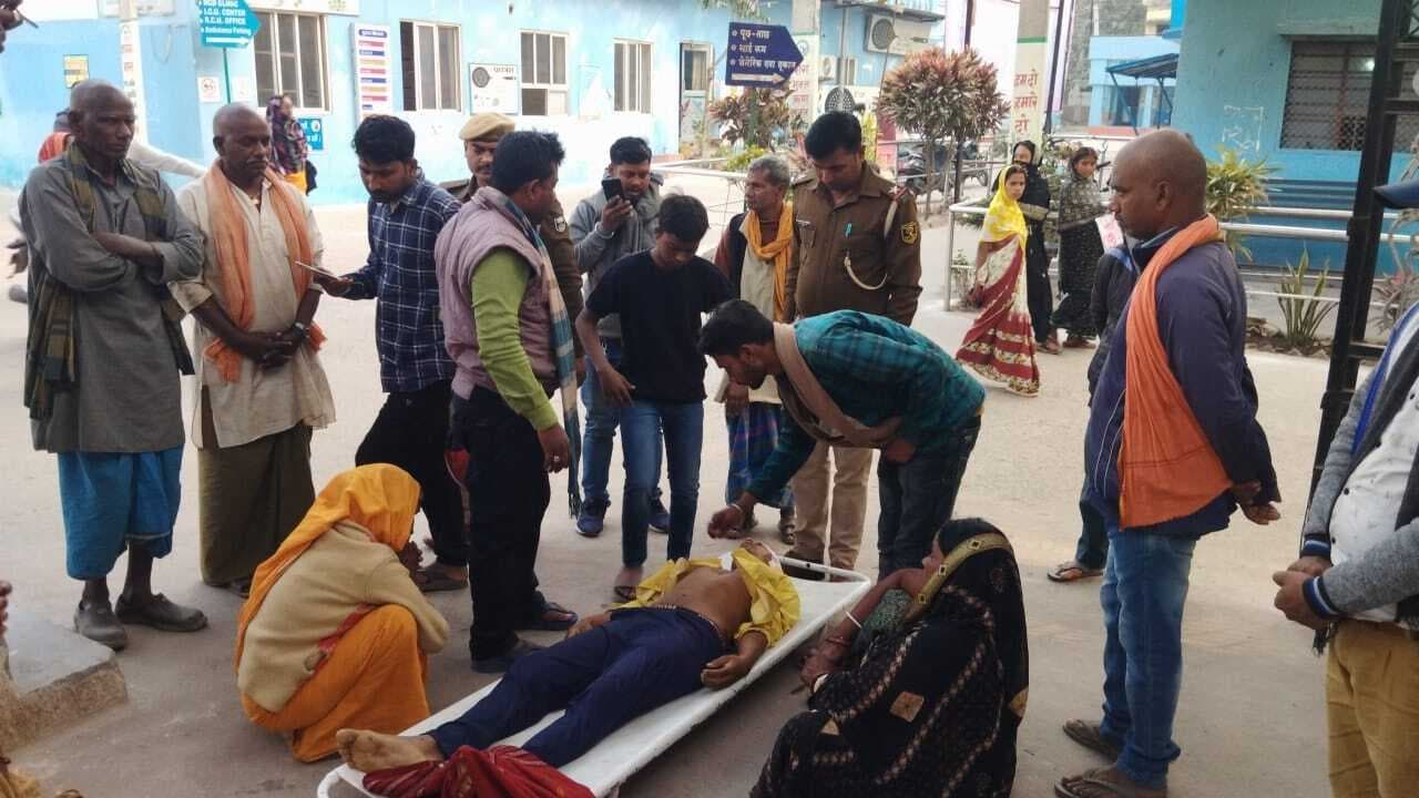 अज्ञात वाहन के धक्के में घायल मजदूर की इलाज के दौरान मौत, परिजनों ने मचा कोहराम