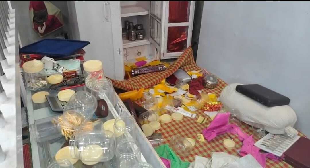 न्यू मार्केट, ज्वेलरी दुकान का ताला तोड़ 30 लाख के जेवर चोरी