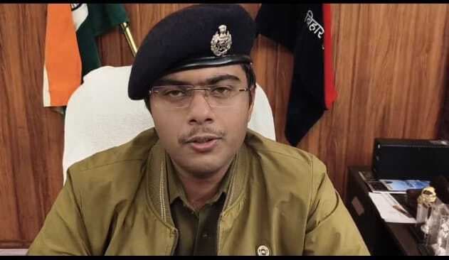 आभूषण दुकान में चोरी मामले में दो पुलिस पदाधिकारी निलंबित