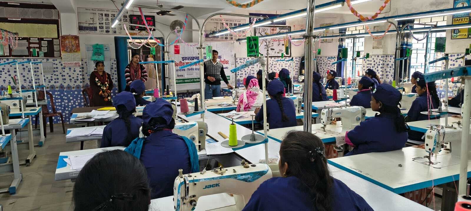 जामताड़ा : एफएलसी ने गुरुकुल में बचत खाते के बारे में दी जानकारी