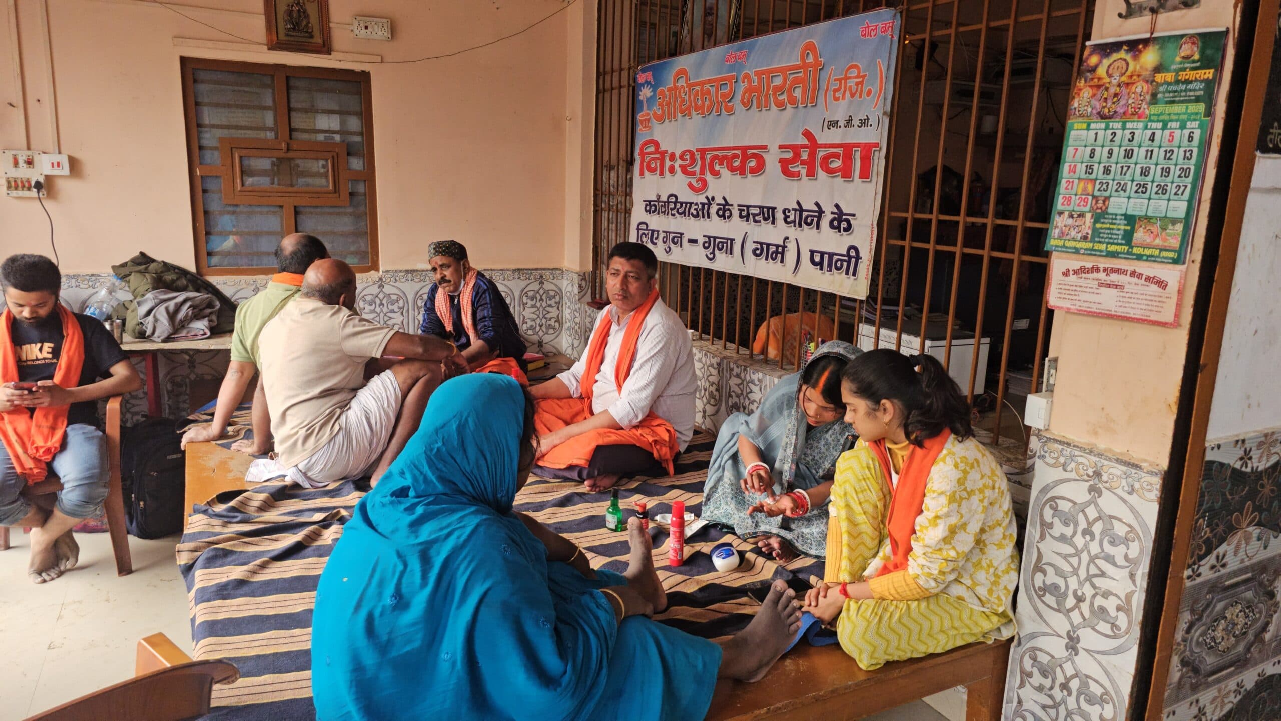 अढ़ैया मेला में अधिकार भारती ने की कांवरियों की सेवा