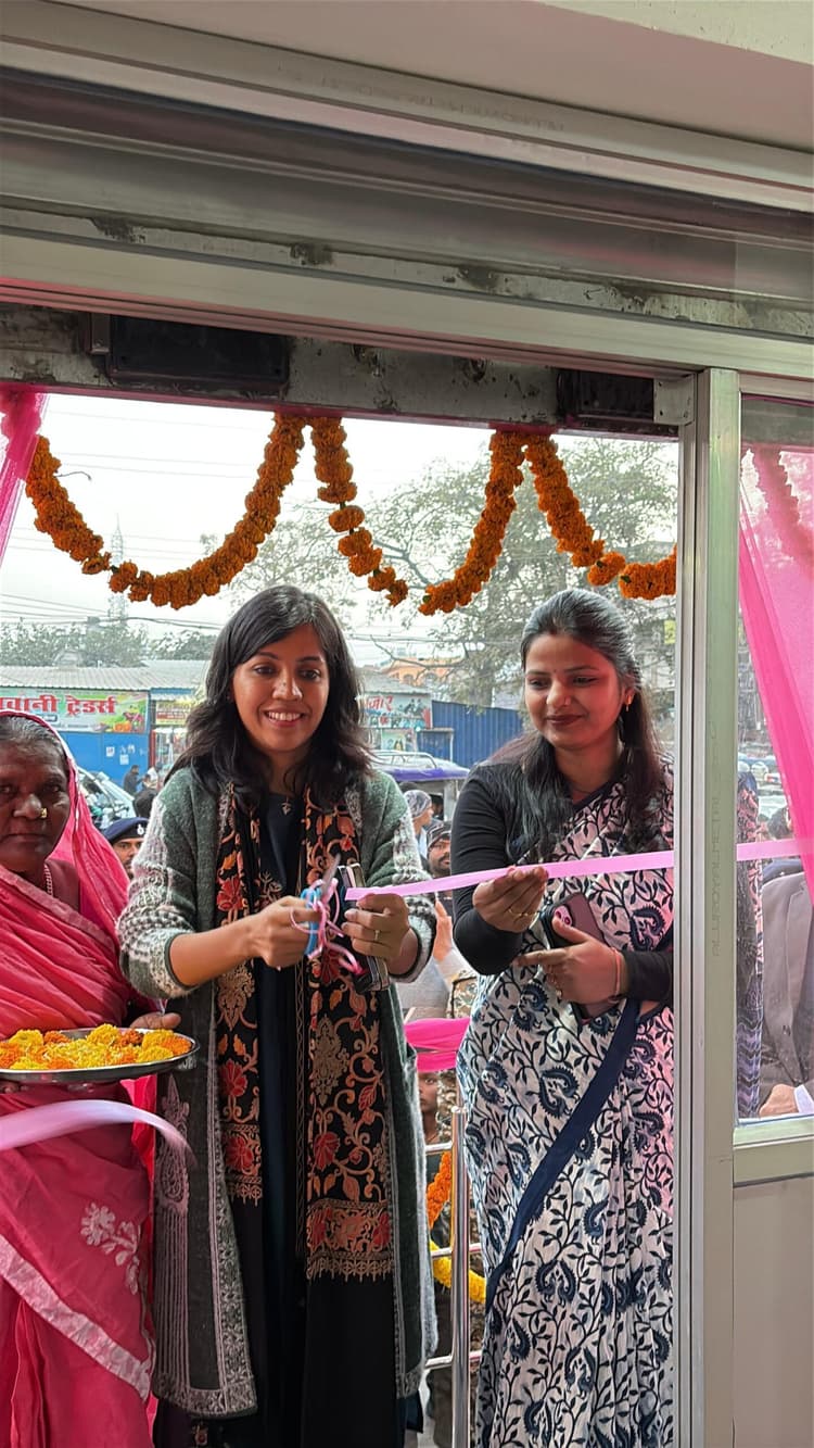 मेयर व डीएम ने महिलाओं को समर्पित किये दो अत्याधुनिक पिंक टॉयलेट