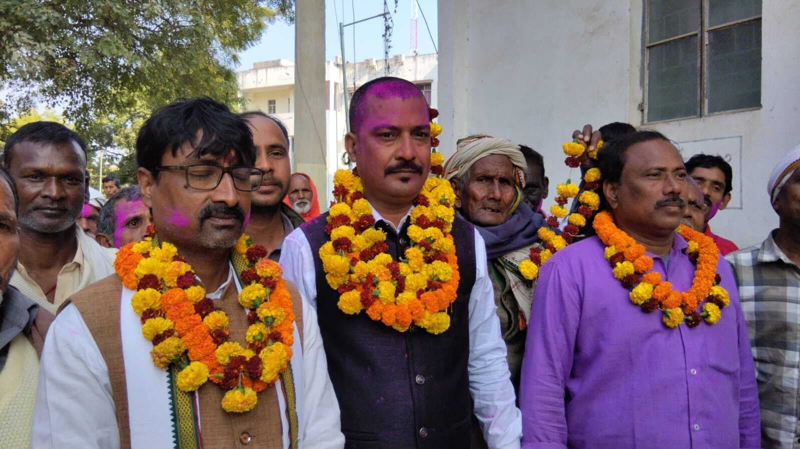 पैक्स चुनाव के नामांकन के पहले दिन अध्यक्ष पद के लिए आठ अभ्यर्थियों ने भरा पर्चा