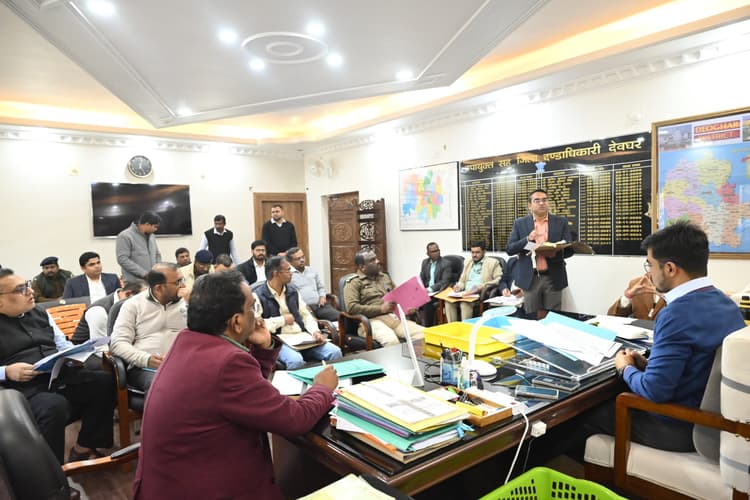 Deoghar news :  न्यायालय में लंबित मामलों के निष्पादन में तेजी लायें : डीसी