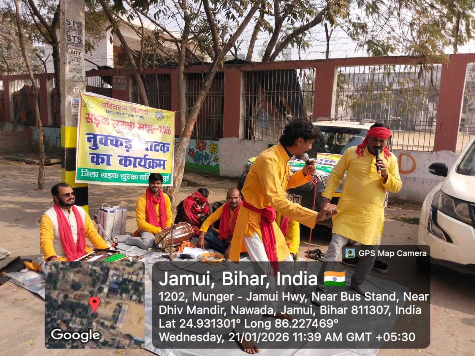 सड़क सुरक्षा को लेकर लोगों को किया जागरूक