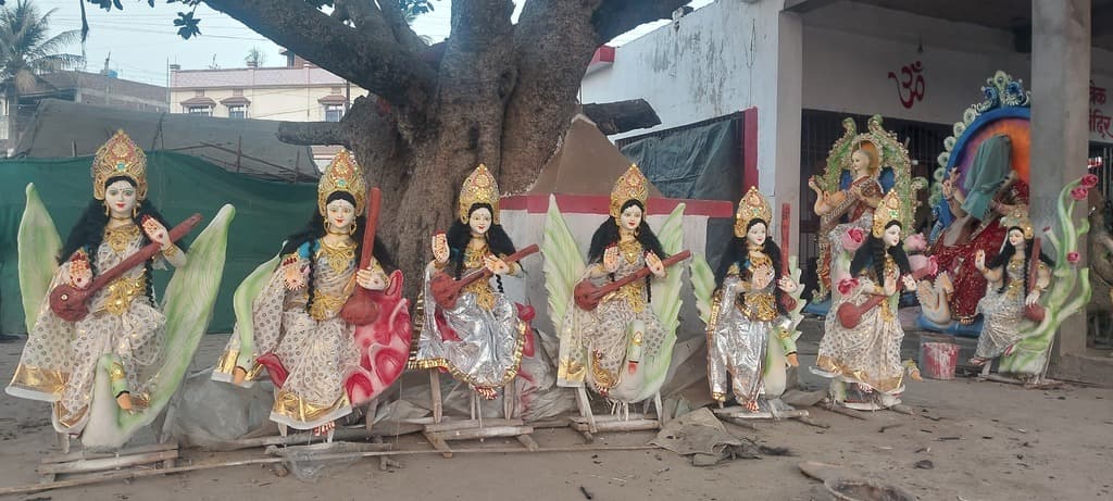 महागामा में सरस्वती पूजा की तैयारियां पूरी, उत्साह और उमंग का माहौल