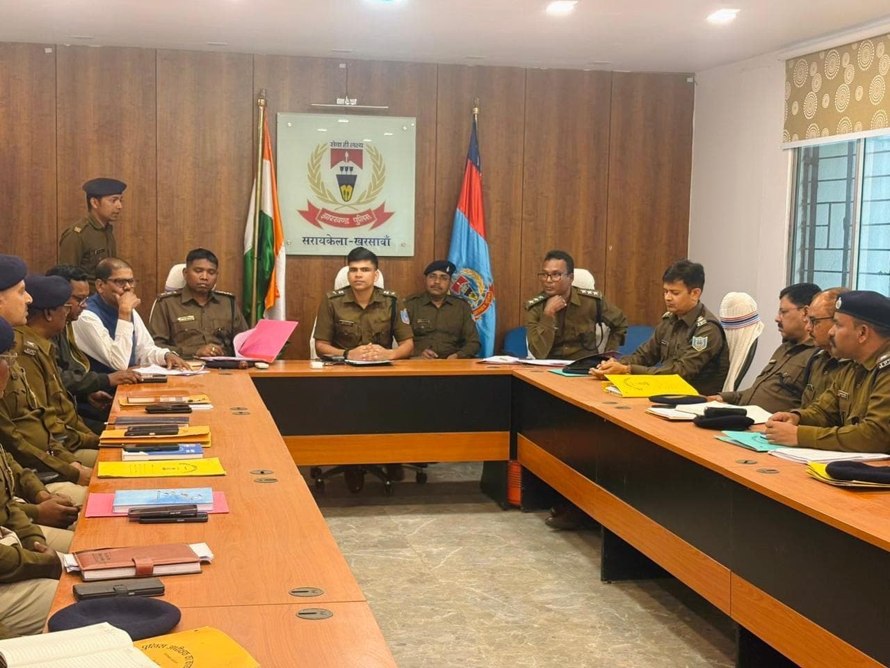 Seraikela Kharsawan News : सरस्वती पूजा व गणतंत्र दिवस पर सुरक्षा व्यवस्था टाइट रखें : एसपी