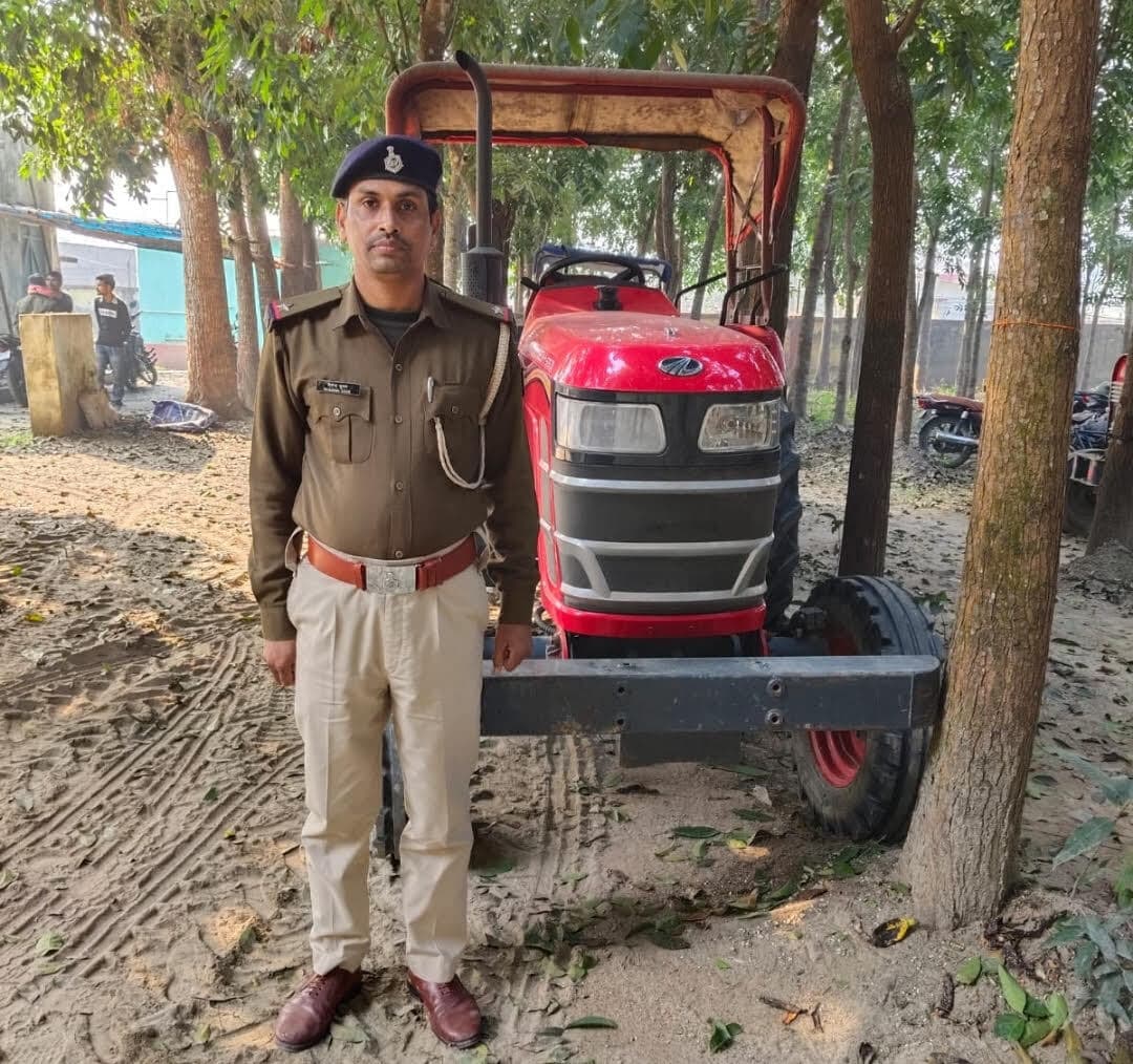 धोबीडांगा घाट पर पुलिस की छापेमारी, ट्रैक्टर जब्त