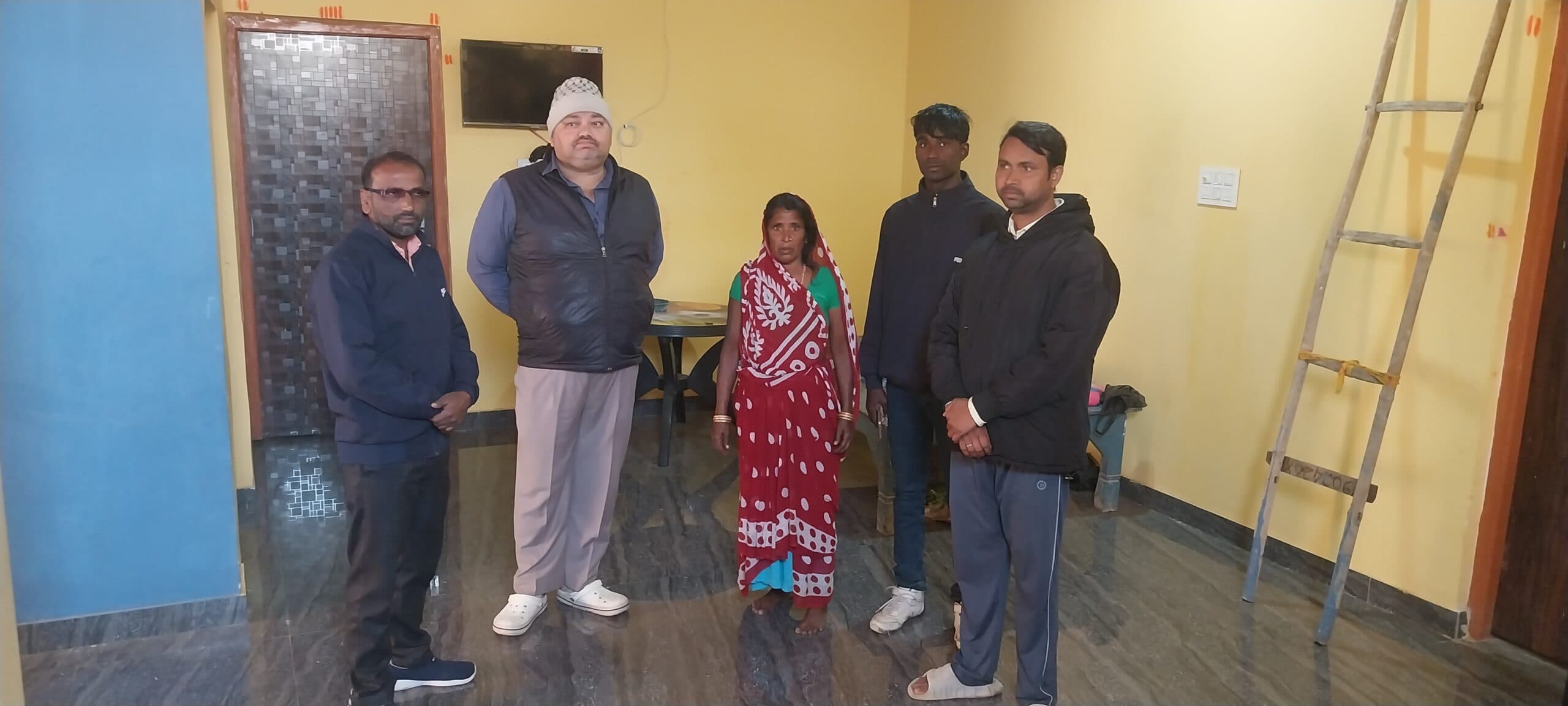 Giridih News :एक ही रात आठ घरों से नगदी समेत ढाई लाख की चोरी