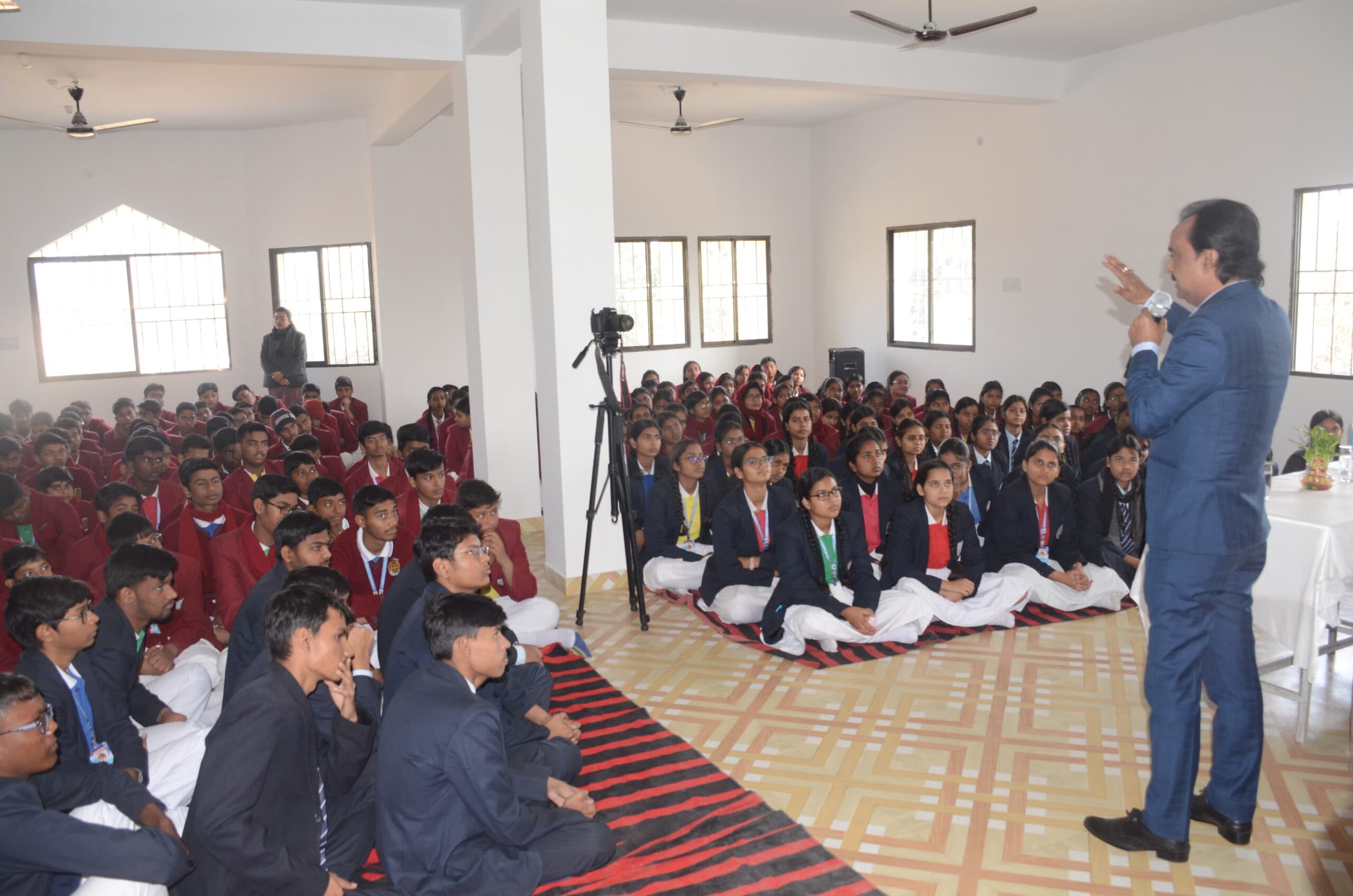 Dhanbad News: अपनी रुचि के अनुसार लक्ष्य तय करें, तभी मिलेगी सफलता : संजय आनंद