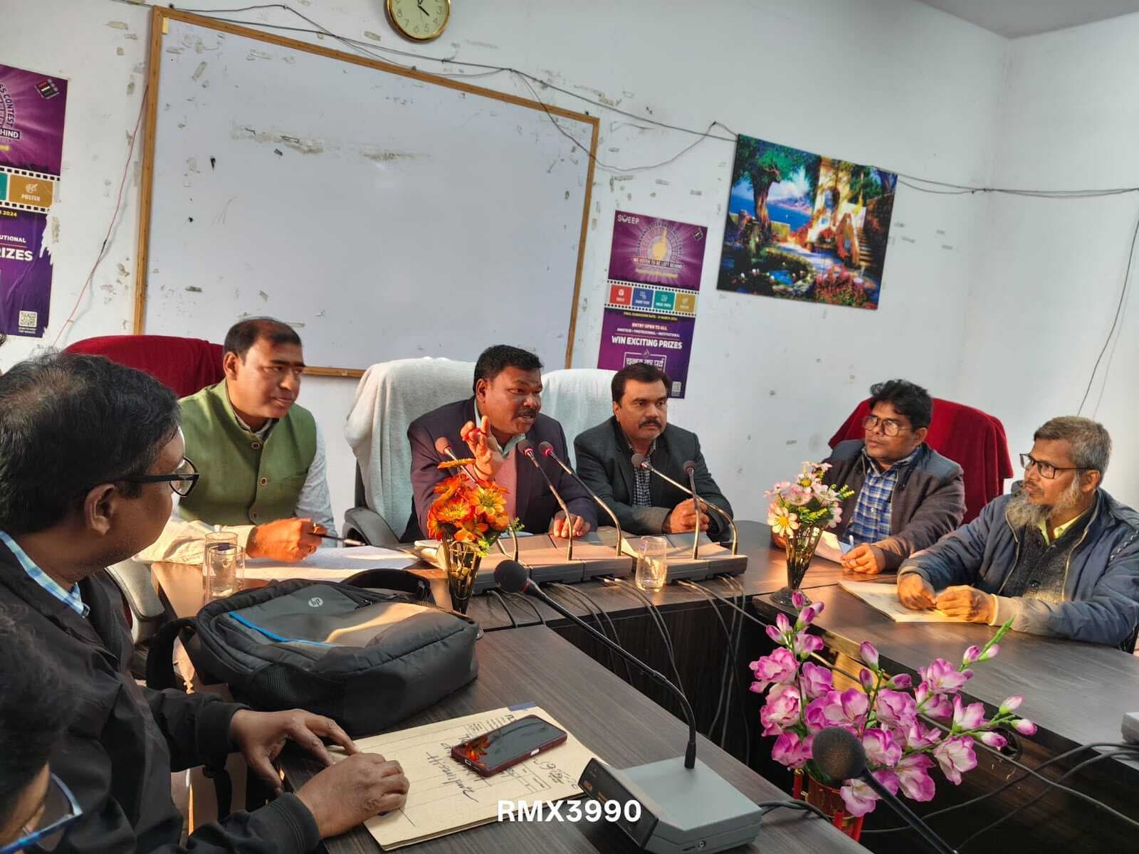 मैट्रिक व इंटर के परीक्षार्थियों के लिए संचालित करें अतिरिक्त कक्षाएं : बीडीओ