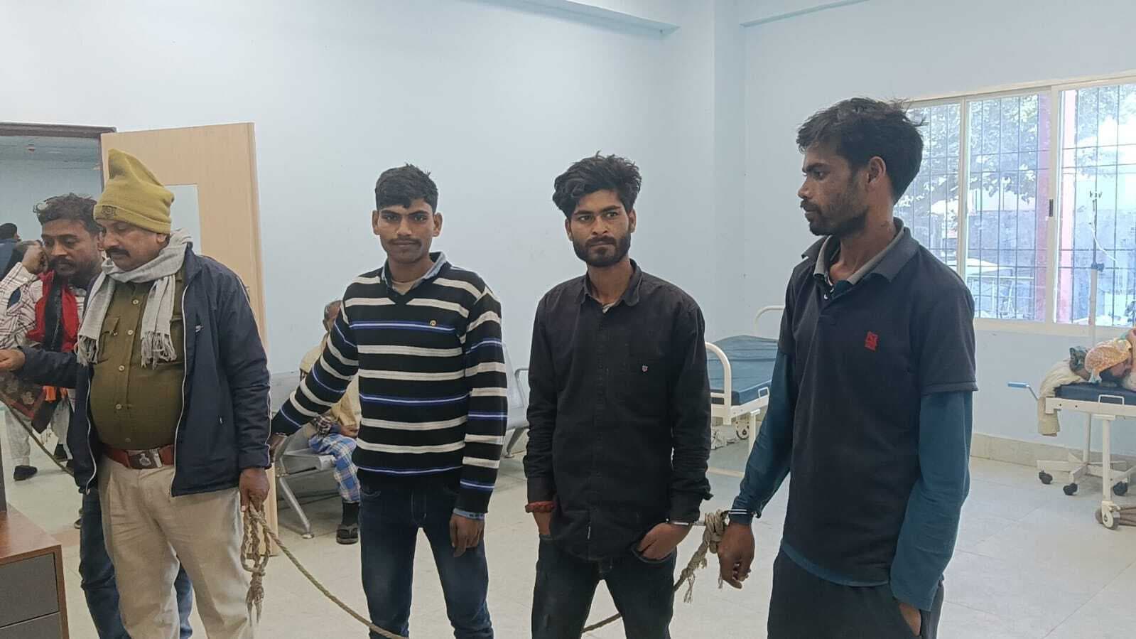 थावे में बिजली के तार की चोरी करते तीन युवक गिरफ्तार, 10 किलो तार बरामद