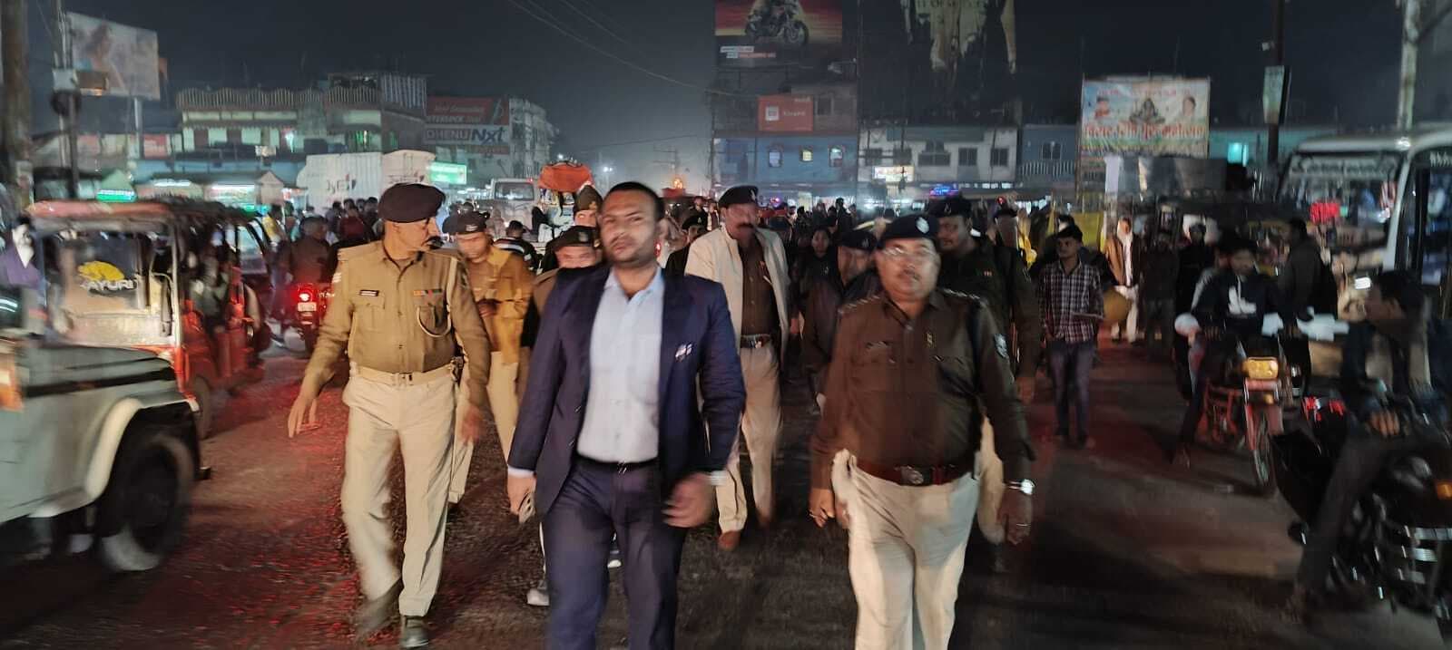 सरस्वती पूजा को लेकर कोढ़ा में निकाला फ्लैग मार्च