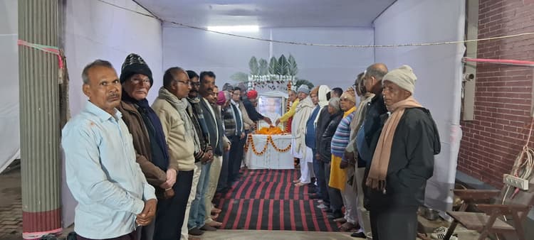 दिवंगत सेवानिवृत्त आईएएस अधिकारी को पेंशनर समाज ने दी श्रद्धांजलि