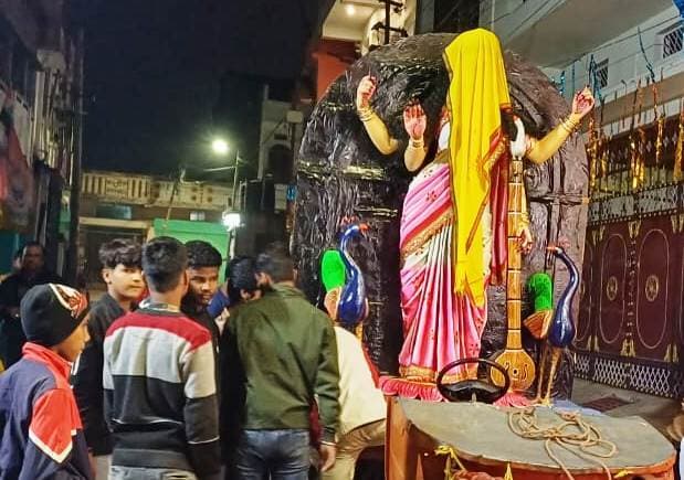 सरस्वती पूजा आज, तैयारियां पूरी, चारों ओर उत्साह का माहौल