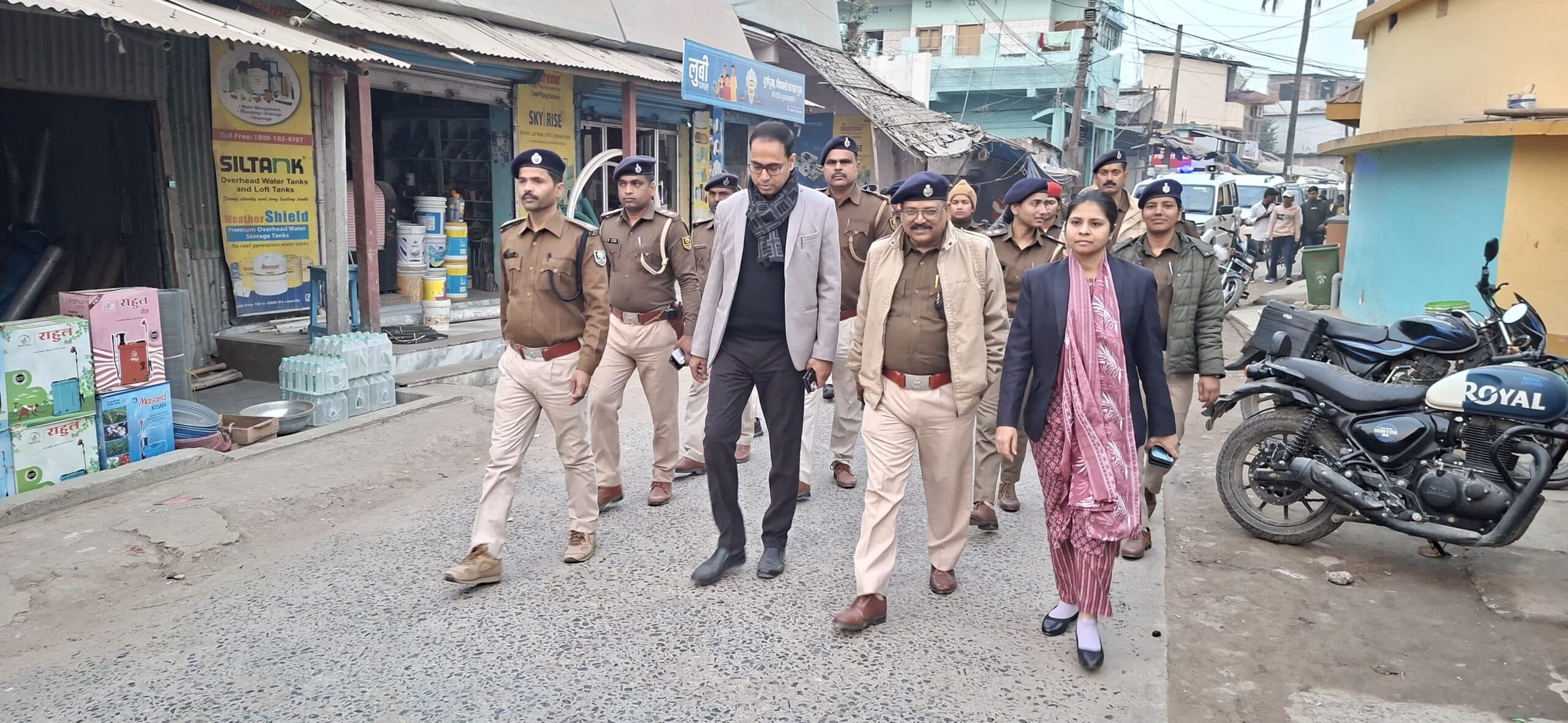 शहरी क्षेत्र में निकाला गया फ्लैग मार्च