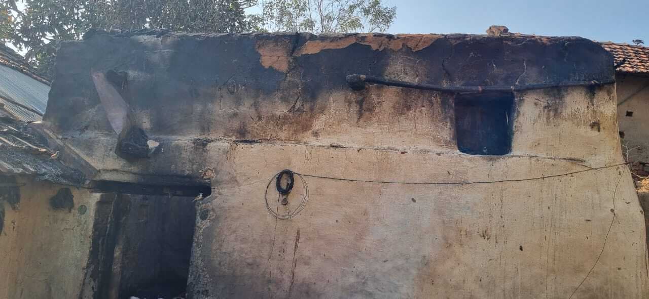 घर में लगी आग, एक लाख की संपत्ति जली