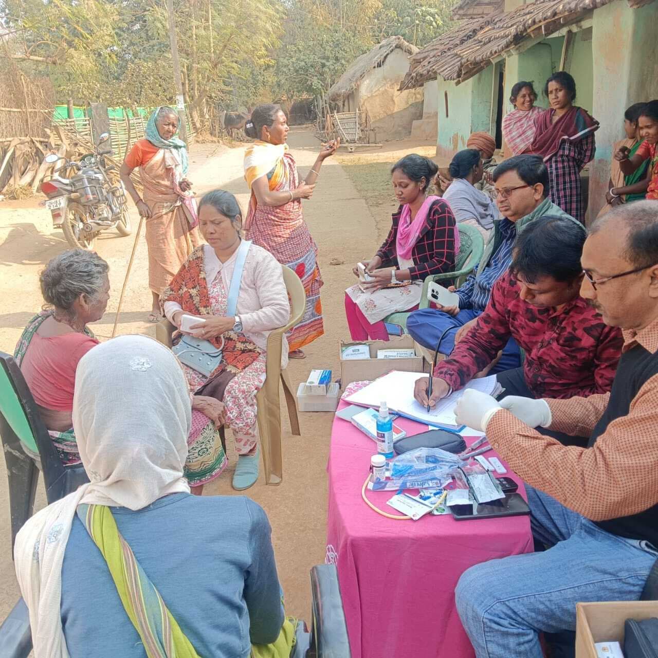 शिविर में 35 लोगों की टाइफाइड व जॉन्डिस की हुई जांच