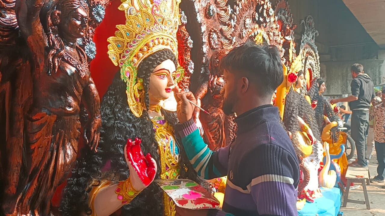 सरस्वती पूजा को लेकर जमकर हुई खरीदारी, बाजार में दिखी रौनक