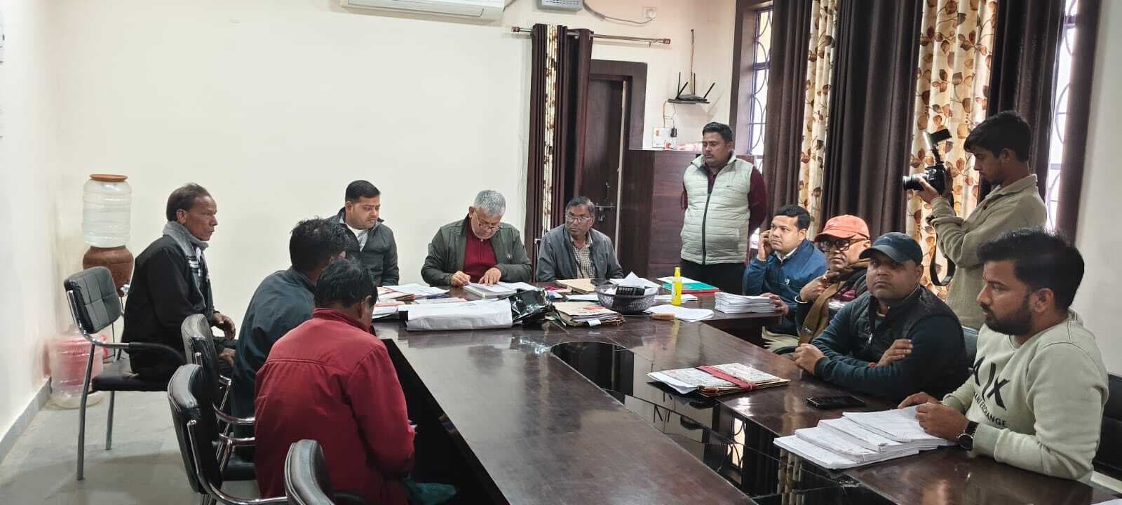 पैक्स चुनाव : अध्यक्ष पद के लिए 21 अभ्यर्थियों ने किया नामांकन