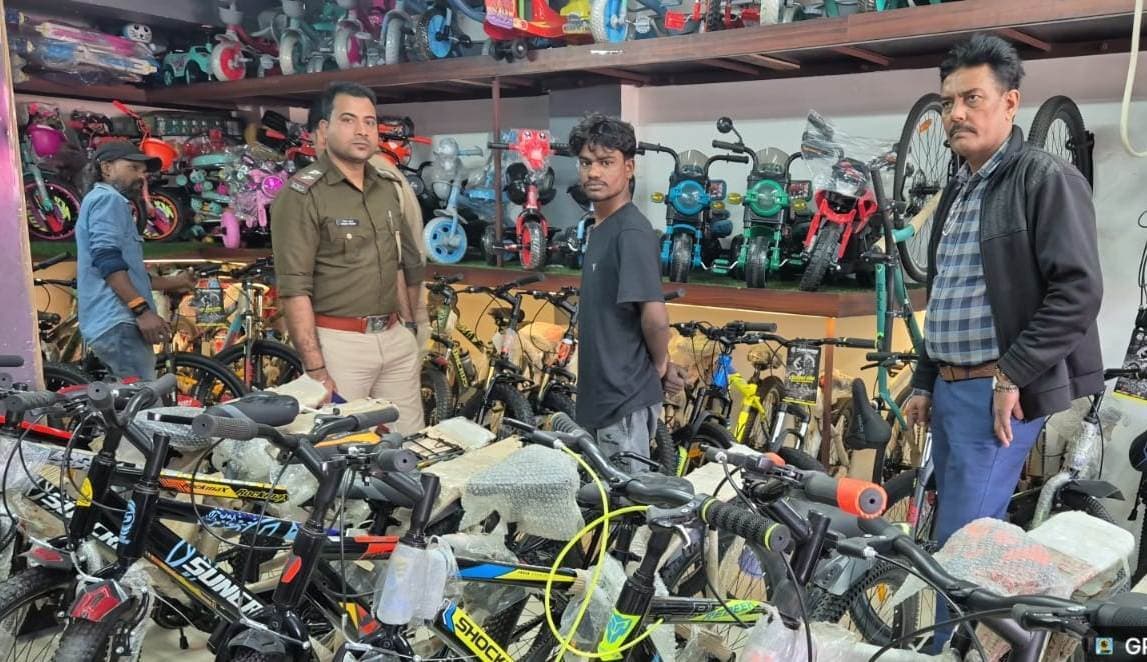 औरंगाबाद में साइकिल जांच व रिफ्लेक्टिव टेप अभियान चला