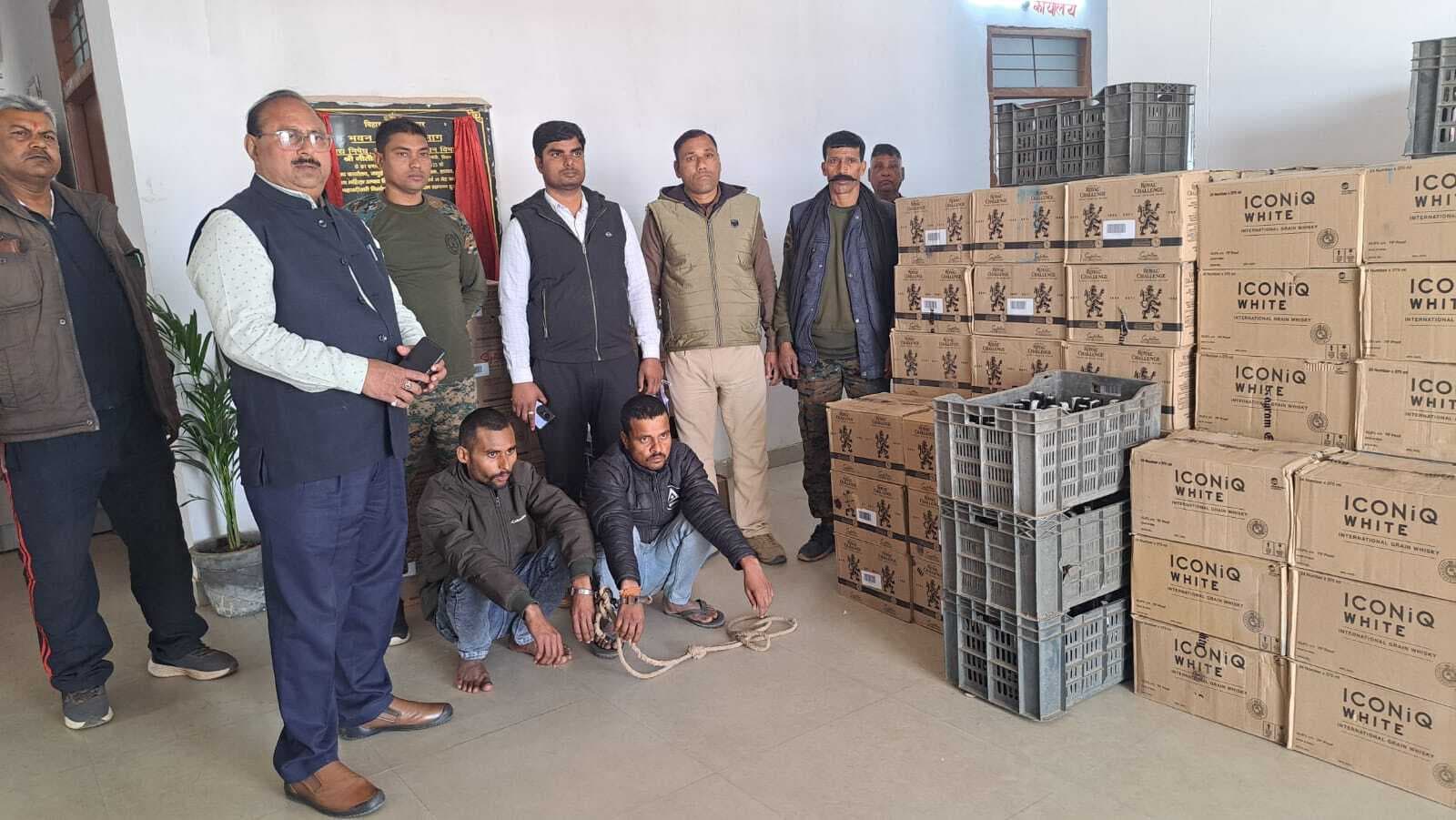 डाक पार्सल लिखे वाहन से 1682.820 लीटर विदेशी शराब बरामद