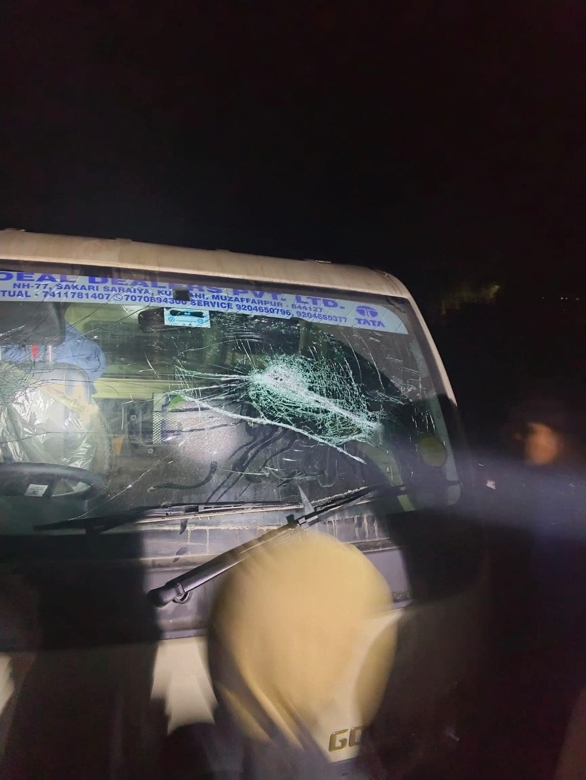 मधुबनीघाट में ट्रक को कब्जे से छुड़ाने गयी पुलिस टीम पर हमला, तीन पुलिस कर्मी चोटिल